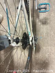 MaxSold Auction: Trek Seven2 (7.2) Hybrid/Commuter Bike - White - Ottawa (Ontario, Canada) SELLER MANAGED Downsizing Online Auction - Grenfell Crescent