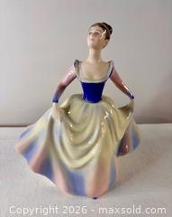 MaxSold Auction: Vintage Royal Doulton “Lisa” - Burlington (Ontario, Canada) SELLER MANAGED Estate Sale Online Auction - Bellwood Avenue
