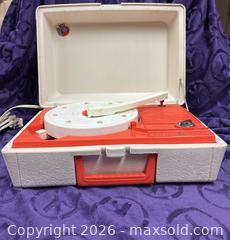 MaxSold Auction: Portable GE Childs Vintage 33 Rpm Record Player  - Idaho Springs (Colorado, USA) PARTNER MANAGED Estate Sale Online Auction - Idaho Street