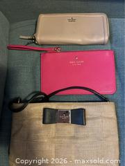 MaxSold Auction: Bag Lot - Milton (Ontario, Canada) SELLER MANAGED Downsizing Online Auction - Laking Terrace