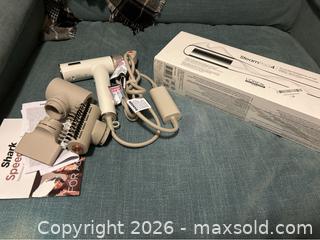 MaxSold Auction: Shark Speedstyle & L’Oreal Steampod 4 - Milton (Ontario, Canada) SELLER MANAGED Downsizing Online Auction - Laking Terrace