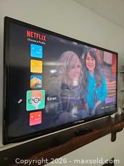 MaxSold Auction: Samsung 40-49" LED/LCD Smart TV 1080p Full HD - Ottawa (Ontario, Canada) SELLER MANAGED Downsizing Online Auction - Newport Crescent