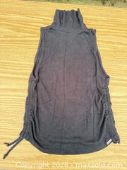 MaxSold Auction: Jeaniologie Women's XL Black Sleeveless Turtleneck Tank - Saanich (British Columbia, Canada) SELLER MANAGED Downsizing Online Auction - Dunsterville Avenue