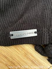MaxSold Auction: Jeaniologie Women's XL Black Sleeveless Turtleneck Tank - Saanich (British Columbia, Canada) SELLER MANAGED Downsizing Online Auction - Dunsterville Avenue