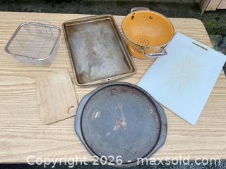 MaxSold Auction: Mixed Cookware & Bakeware Set - Paderno, Wilton, Various - Saanich (British Columbia, Canada) SELLER MANAGED Downsizing Online Auction - Dunsterville Avenue