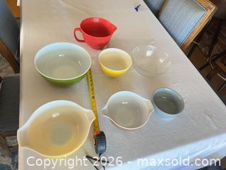 MaxSold Auction: Pyrex 7-Piece Glass Mixing Bowls & Measuring Pitcher Set - Las Vegas (Nevada, USA) PARTNER MANAGED Estate Sale Online Auction - South 16th Street