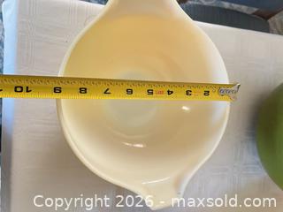 MaxSold Auction: Pyrex 7-Piece Glass Mixing Bowls & Measuring Pitcher Set - Las Vegas (Nevada, USA) PARTNER MANAGED Estate Sale Online Auction - South 16th Street