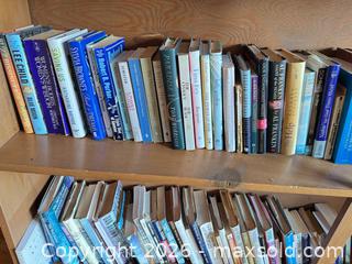 MaxSold Auction: 31–60 English Books — Paperback & Hardcover - Delaware City Township (Ohio, USA) PARTNER MANAGED Downsizing Online Auction - Hillside Drive