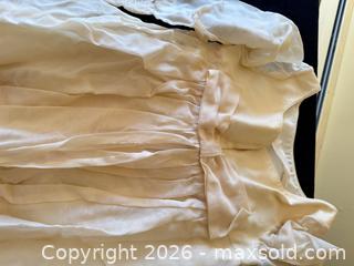 MaxSold Auction: Vintage Ivory Long Sleeve Wedding Dress, Medium (6-10) - Delaware City Township (Ohio, USA) PARTNER MANAGED Downsizing Online Auction - Hillside Drive
