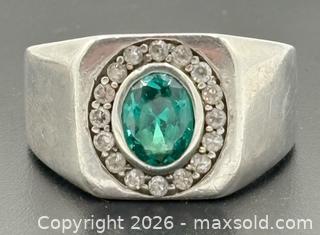MaxSold Auction: 925 Sterling Silver Men's Signet Ring featuring an oval-cut centre emerald Size 10.5 - Esquimalt (British Columbia, Canada) PARTNER MANAGED Reseller Online Auction -  Lampson Street
