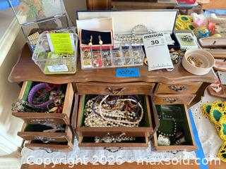 MaxSold Auction: Jewelry and Jade B - Palmer Township (Pennsylvania, USA) PARTNER MANAGED Estate Sale Online Auction - High Point Ct