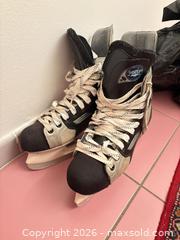 MaxSold Auction: Hockey Skates--Men's size 10 - Toronto (Ontario, Canada) SELLER MANAGED Downsizing Online Auction -  Bathurst Subway Station (CONDO)