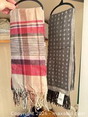 MaxSold Auction: Scarves x2 Brand New  - Toronto (Ontario, Canada) SELLER MANAGED Downsizing Online Auction -  Bathurst Subway Station (CONDO)