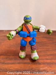 MaxSold Auction: 2013 TMNT Leonardo Action Figure - Battler / Combat Gear Edition Playmates  - Toronto (Ontario, Canada) SELLER MANAGED Downsizing Online Auction - Dovercourt Road