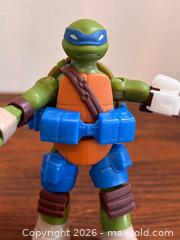 MaxSold Auction: 2013 TMNT Leonardo Action Figure - Battler / Combat Gear Edition Playmates  - Toronto (Ontario, Canada) SELLER MANAGED Downsizing Online Auction - Dovercourt Road