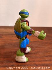 MaxSold Auction: 2013 TMNT Leonardo Action Figure - Battler / Combat Gear Edition Playmates  - Toronto (Ontario, Canada) SELLER MANAGED Downsizing Online Auction - Dovercourt Road