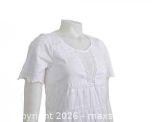 MaxSold Auction: GAP White Eyelet & Lace Cotton Mini Dress / Tunic - Size XS - Toronto (Ontario, Canada) SELLER MANAGED Downsizing Online Auction - Dovercourt Road