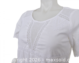 MaxSold Auction: GAP White Eyelet & Lace Cotton Mini Dress / Tunic - Size XS - Toronto (Ontario, Canada) SELLER MANAGED Downsizing Online Auction - Dovercourt Road