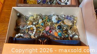MaxSold Auction: Vintage Estate Jewelry - Hamilton (Ontario, Canada) SELLER MANAGED Estate Sale Online Auction - Gertrude Street