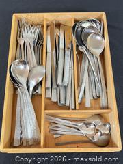 MaxSold Auction: Viners of Sheffield Stainless Steel Flatware Set - Ottawa (Ontario, Canada) PARTNER MANAGED Downsizing Online Auction - Closse Way