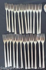 MaxSold Auction: Viners of Sheffield Stainless Steel Flatware Set - Ottawa (Ontario, Canada) PARTNER MANAGED Downsizing Online Auction - Closse Way