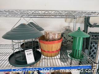 MaxSold Auction: Bird Feeders A - Bethlehem Township (Pennsylvania, USA) PARTNER MANAGED Downsizing Online Auction - Margate Road