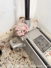 MaxSold Auction: Floor Jack A - Bethlehem Township (Pennsylvania, USA) PARTNER MANAGED Downsizing Online Auction - Margate Road