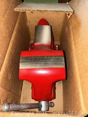 MaxSold Auction: Vises B - Bethlehem Township (Pennsylvania, USA) PARTNER MANAGED Downsizing Online Auction - Margate Road