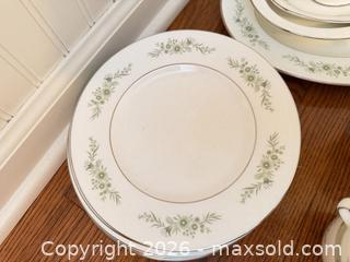 MaxSold Auction: Wedgwood China B - Bethlehem Township (Pennsylvania, USA) PARTNER MANAGED Downsizing Online Auction - Margate Road