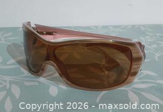 MaxSold Auction: Oakley riddle sunglasses with Maui Jim case - View Royal (British Columbia, Canada) SELLER MANAGED Downsizing Online Auction - Pheasant Lane