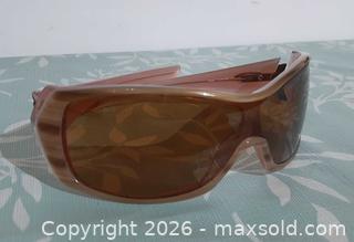 MaxSold Auction: Oakley riddle sunglasses with Maui Jim case - View Royal (British Columbia, Canada) SELLER MANAGED Downsizing Online Auction - Pheasant Lane
