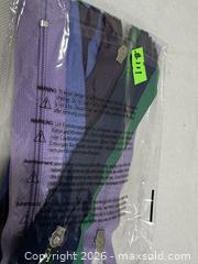 MaxSold Auction: 6" Long Nylon Coil Closed-End Zippers - New Westminster (British Columbia, Canada) SELLER MANAGED Reseller Online Auction - Columbia Street