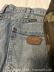 MaxSold Auction: Lot of 3 Mixed Men's Pants — Jeans, Cargo & Dress, Size Large - Canton (Texas, USA) SELLER MANAGED Reseller Online Auction - VZ County Road 1311