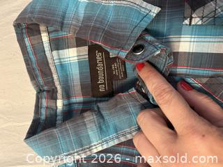 MaxSold Auction: Lot of 4 Cotton Button-Up Shirts, Mixed Sizes & Colors - Canton (Texas, USA) SELLER MANAGED Reseller Online Auction - VZ County Road 1311