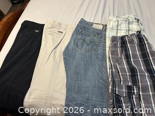 MaxSold Auction: Lot of 5 Mixed Men’s Pants: Jeans, Chinos, Shorts, Cargo - Canton (Texas, USA) SELLER MANAGED Reseller Online Auction - VZ County Road 1311