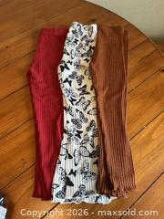 MaxSold Auction: Toddler Girl Pants 4T-5T Assorted Colors & Patterns (7-9 pcs) - Canton (Texas, USA) SELLER MANAGED Reseller Online Auction - VZ County Road 1311