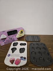 MaxSold Auction: Fun Cake & Cookie Pans - Brampton (Ontario, Canada) SELLER MANAGED Downsizing Online Auction - Nevada Court