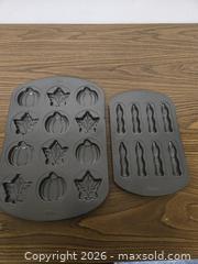 MaxSold Auction: Fun Cake & Cookie Pans - Brampton (Ontario, Canada) SELLER MANAGED Downsizing Online Auction - Nevada Court