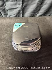 MaxSold Auction: Aiwa XP-33 Portable CD Player (Discman) - Black - Cobourg (Ontario, Canada) SELLER MANAGED Estate Sale Online Auction -  King Street East