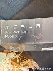 MaxSold Auction: Tesla Roof Rack Crossbars for Model 3, Black - Cobourg (Ontario, Canada) SELLER MANAGED Estate Sale Online Auction -  King Street East