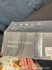 MaxSold Auction: Tesla Roof Rack Crossbars for Model 3, Black - Cobourg (Ontario, Canada) SELLER MANAGED Estate Sale Online Auction -  King Street East
