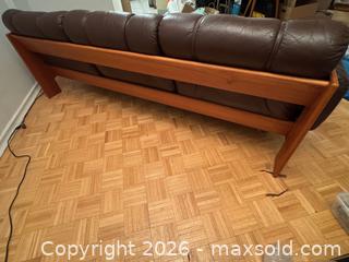 MaxSold Auction: Vintage Mid Century Modern Leather Couch - Toronto (Ontario, Canada) SELLER MANAGED Downsizing Online Auction - Roanoke Road (CONDO)
