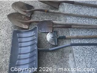 MaxSold Auction: Garden showels, snow Shovel - Surrey (British Columbia, Canada) SELLER MANAGED Downsizing Online Auction - 57 Avenue
