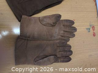 MaxSold Auction: 2 pairs of ladies gloves  - Springwater (Ontario, Canada) SELLER MANAGED Downsizing Online Auction - Queen Street West