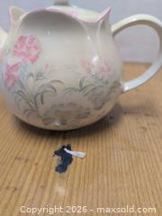 MaxSold Auction: Teapot  - Springwater (Ontario, Canada) SELLER MANAGED Downsizing Online Auction - Queen Street West