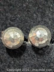 MaxSold Auction: Silver Earring - Toronto (Ontario, Canada) PARTNER MANAGED Downsizing Online Auction - Yonge Street