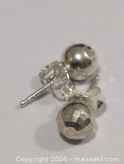 MaxSold Auction: Silver Earring - Toronto (Ontario, Canada) PARTNER MANAGED Downsizing Online Auction - Yonge Street