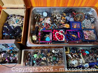 MaxSold Auction: Estate Jewelry - Hamilton (Ontario, Canada) SELLER MANAGED Estate Sale Online Auction - Gertrude Street