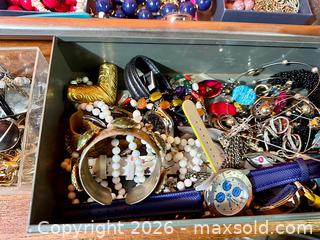 MaxSold Auction: Estate Jewelry - Hamilton (Ontario, Canada) SELLER MANAGED Estate Sale Online Auction - Gertrude Street