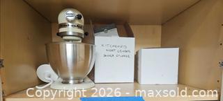 MaxSold Auction: KitchenAid Stand Mixer 4.5-Quart Ivory / Off-White - Atlanta (Georgia, USA) PARTNER MANAGED Estate Sale Online Auction - Oakdale Road Ne